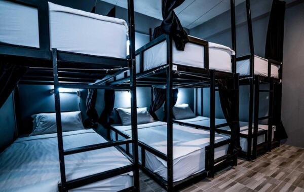 3Plus1 Hostel Patong Bagian luar foto