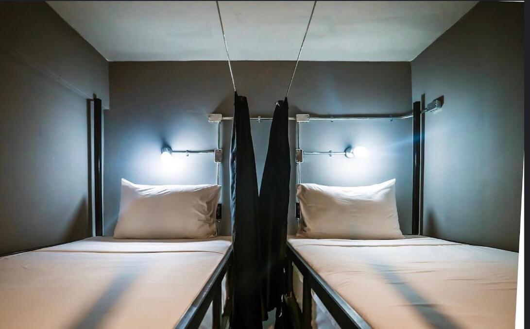 3Plus1 Hostel Patong Bagian luar foto