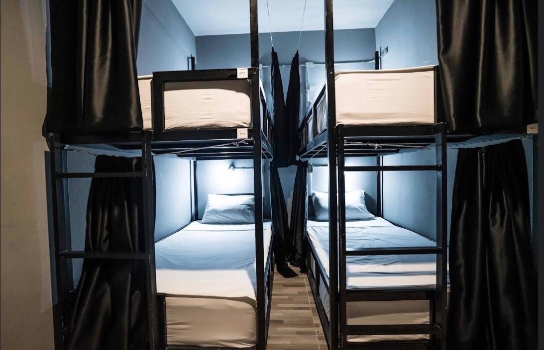 3Plus1 Hostel Patong Bagian luar foto
