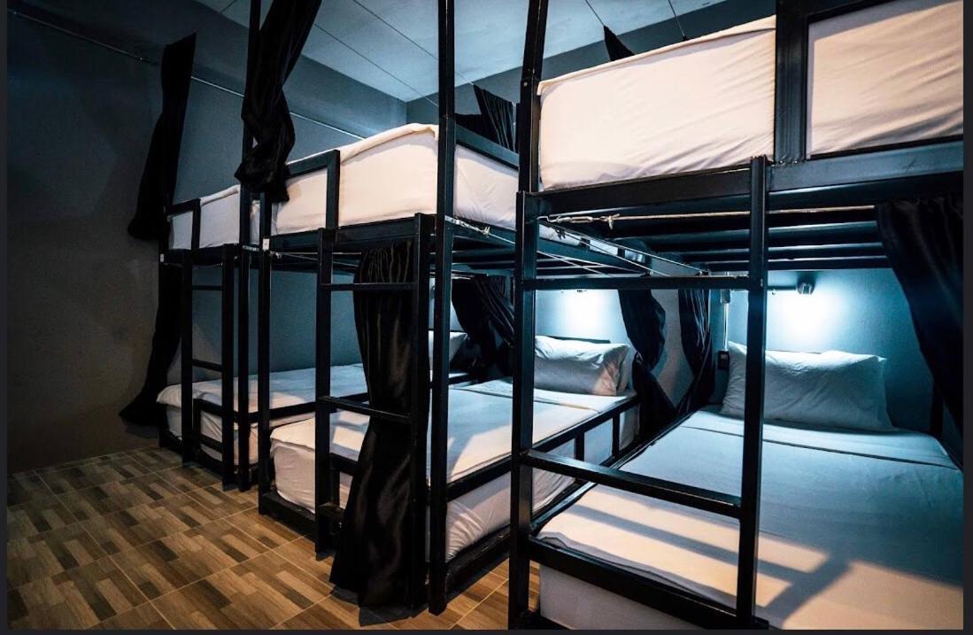 3Plus1 Hostel Patong Bagian luar foto
